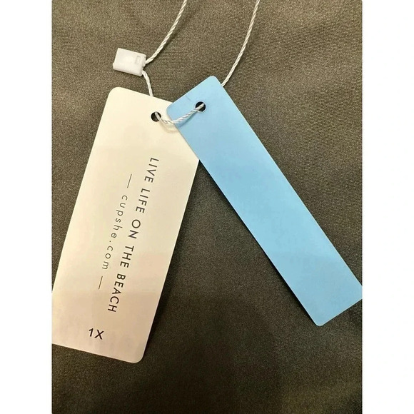 NWT Cupshe Women's Green Halter Neck Keyhole One Piece Swimsuit Plus Size 1X - Picture 3 of 7